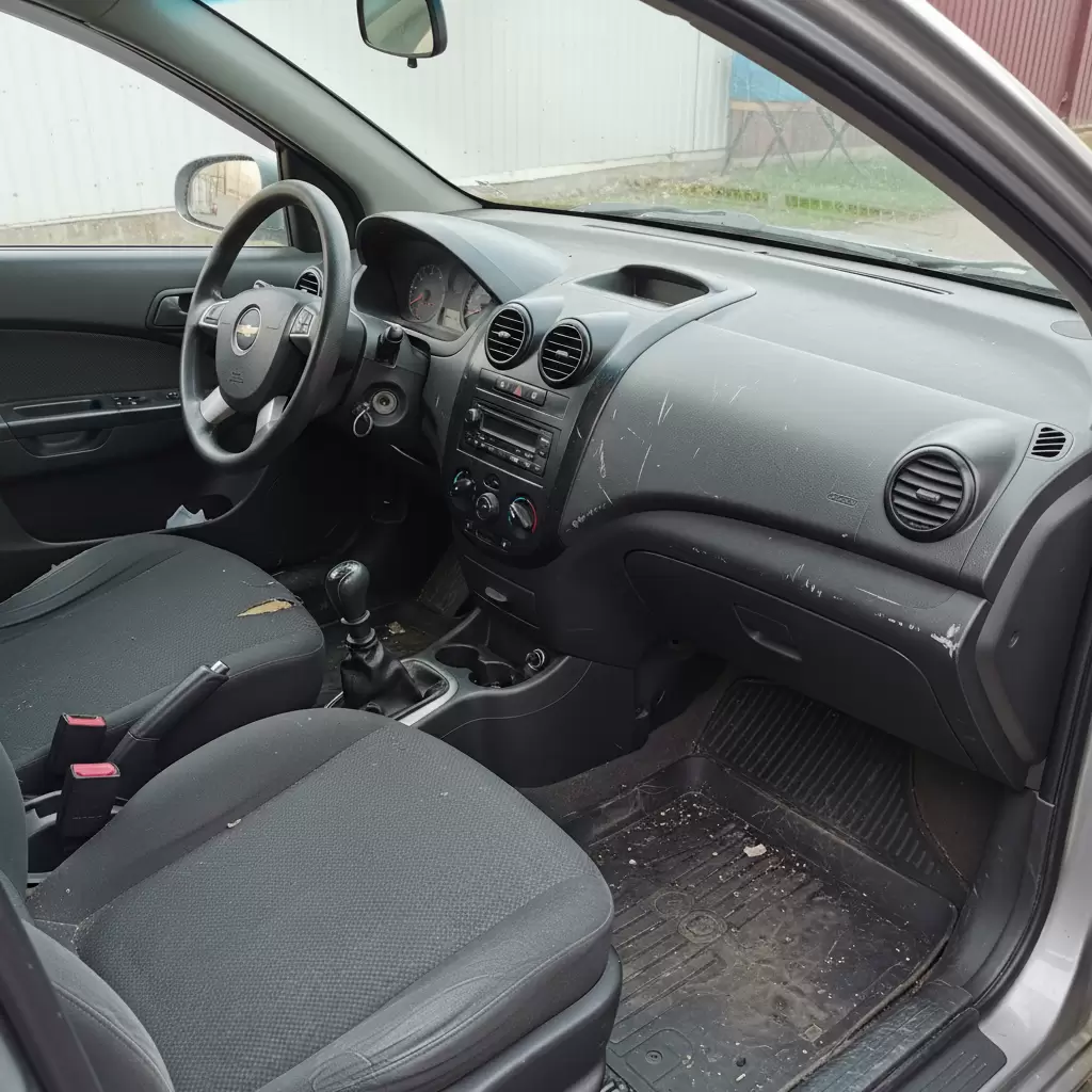 Nội thất Aveo sau 5 năm sử dụng thường bộc lộ sự xuống cấp của vật liệu nhựa cứng